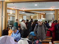 カフェです・・・一寸、高山病？　なにせ、一気に富士山より高い所に来たのですから！！