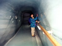 爰にも氷河トンネル