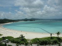 波が高く、海では泳げませんでした