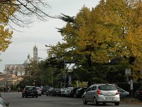 見えてきました。シエナはイタリア中部のトスカーナ州にある都市で、中世時代の面影を残すレンガ造りの建物で有名です。