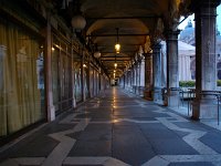 夕暮れの広場