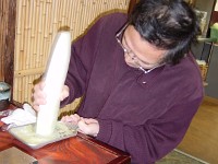 名物、讃岐うどん！　　自分で。大根をおろします。