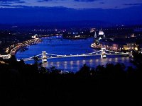 宮殿・国会議事堂・鎖橋の夜景：ゲッレールトの丘・・・一寸寒かった！！