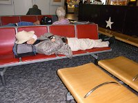 ロンドン空港で乗り換え待ち・・・マスクしているのは日本人のみ？