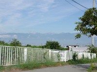 盆地の彼方にアルプス