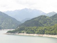 湖越しの赤牛岳遠望