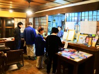 DSC 0297  お土産探し？