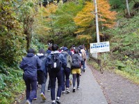 IMG 1428  １号路の登り口・・・何と言う混雑