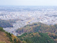 IMG 1484  真ん中の「黄色の帯」がとおてきた２０号線