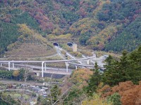 IMG 1488  裏には近代化のシンボルが・・・