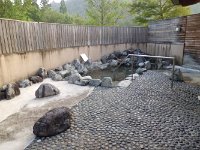 宿の露天風呂・・・イイ湯加減でした。