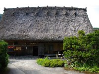此れが民宿・・・英くんも検討したそうですが。部屋割りに課題ありとか。