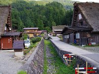 立派な水路・・・結構、水は出るのかな