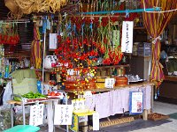 色々と地場産を売っています。