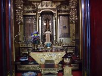 此の家の仏壇も立派ですね～