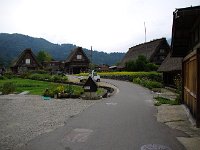 白川の生活道路でしょう。