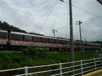 特急列車と並走
