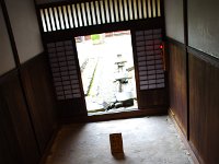 役人の通用門