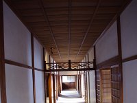 寒いので畳敷きとか