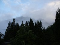 烟る山の端・・・晴れる兆候