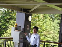 真面目な係員