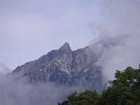 雲間より槍ヶ岳のお見送り