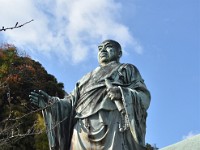 立派な大聖人像・・・このイメージが刷り込まれているのかな？