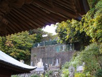 山頂まで続く、墓地。商売熱心なお寺さん。