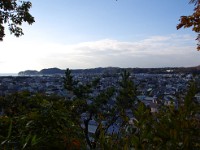 丘の上より稲村ヶ崎を望む