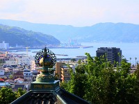 伊東の海がすぐそこです。
