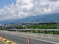 中部横断道が、行く手に伸びてます。印象的なフォルムですね