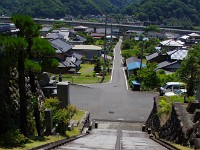お寺は城跡からここに移されたとか？