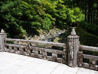 目師が水汲みに降りた沢なんですね