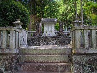 古い墓石・・・七百年の年輪を実感