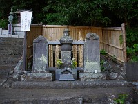舩守夫妻の墓所・・・ここも歴史を感じます。