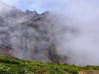 谷より吹き上がる雲