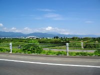 奥が長野市・・・後ろが飯綱山