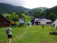 「野尻湖テラス」を目指してリフトに乗ります