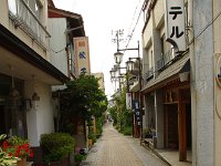 宿はこの細い道筋です。