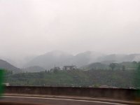 峠越えは雨でした