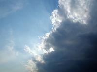 立ち昇る雲