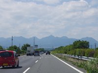 正面に大きく赤城山連峰