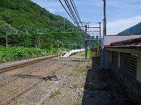 変哲無い外のホーム