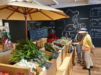 地場産の野菜・お酒などが有りました