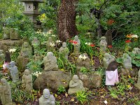 花より石仏が多い！