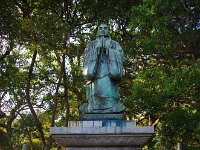 ここにも、立派な立像が・・・