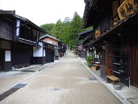 町並み；南に外れ・・・ここから難所の鳥居峠に向かいます。