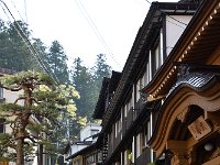 立派な宿ですね
