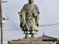 爰にも、大聖人像・・・手が大きい！