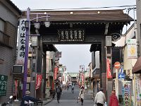 総門・・・人家の中に！